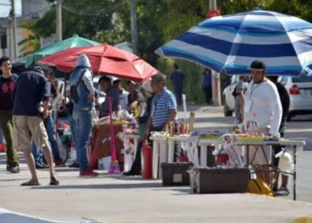 Cancún refuerza operativos y retira a casi 500 vendedores ambulantes en zonas escolares