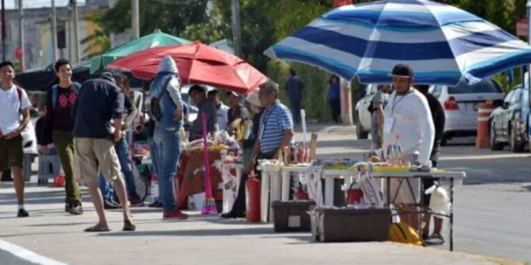 Cancún refuerza operativos y retira a casi 500 vendedores ambulantes en zonas escolares