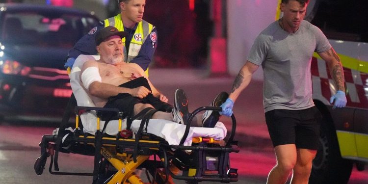 Acusan con 59 delitos al presunto autor del ataque contra comunidad judía en Australia