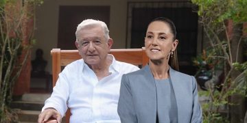 Sheinbaum descarta escenarios de crisis tras reaparición pública de López Obrador