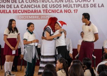 Con inversión de $4.2 millones, Layda Sansores inauguró el domo y la cancha deportiva en la Secundaria Técnica No. 17