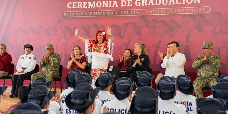 En la graduación de la XXVII generación de policías; la gobernadora Layda Sansores destaca el prestigio y la profesionalización