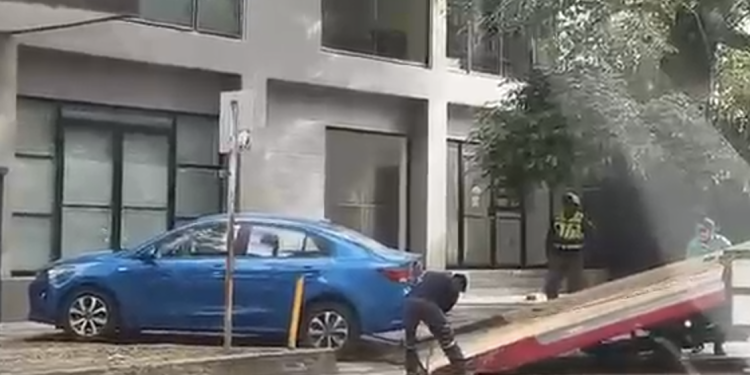 Tránsito estatal retira vehículos de agencia automotriz Geely