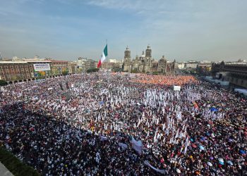 Sheinbaum encabeza multitudinaria celebración por siete años de la Cuarta Transformación en el Zócalo