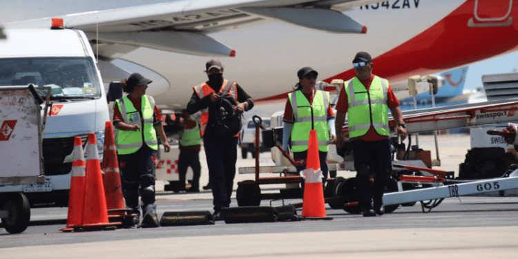 Cancún mantiene alta actividad aérea durante el fin de semana vacacional