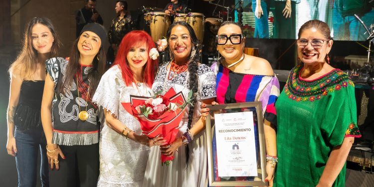 Espectacular concierto de navidad con Lila Downs en el Centro Histórico