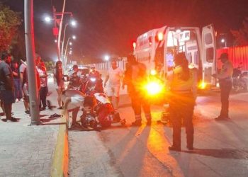 Motociclista muere tras chocar contra poste en Isla Mujeres; graban presunta carrera clandestina