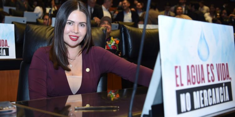 Senadora Anahí González respalda ley histórica que acaba con el acaparamiento del agua y la devuelve como derecho humano a todos los mexicanos