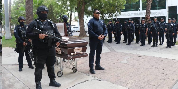 Violencia letal cobra la vida de 336 policías en México durante 2025