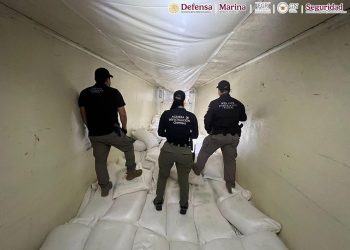 Detienen a dos sujetos en Sinaloa por transportar 320 kilos de metanfetamina