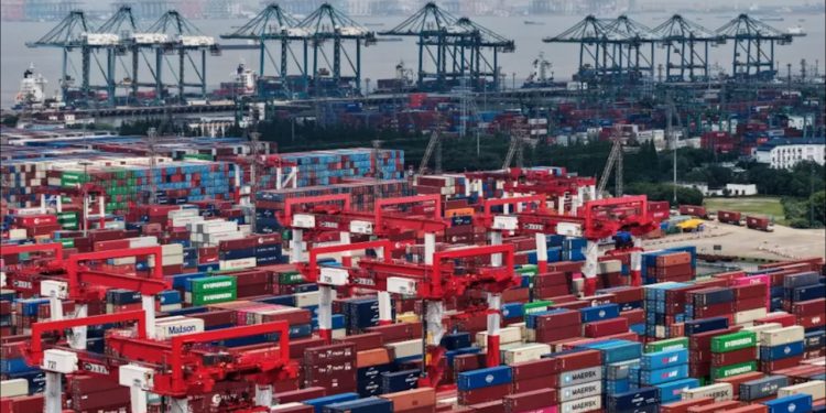 Diputados aprueban alza arancelaria a productos de China y Asia; buscan blindar industria nacional