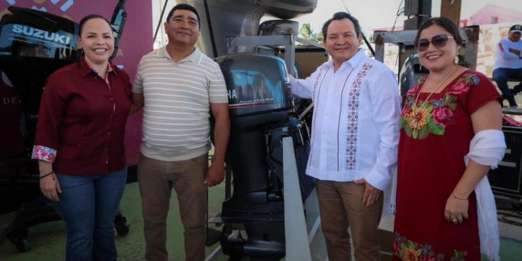Entregan 177 motores para fortalecer la pesca en Yucatán