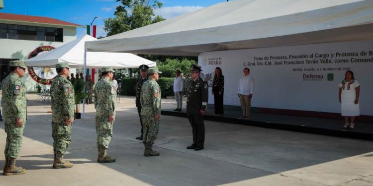 Gobernador Joaquín Díaz Mena asiste a toma de protesta del nuevo comandante de la X Región Militar