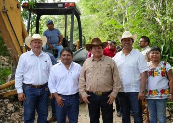Mejoran producción agrícola con la construcción de Caminos Renacimiento