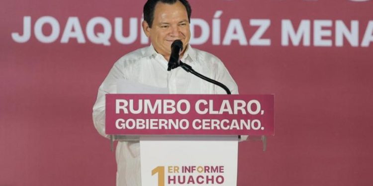 Gobernador Joaquín Díaz Mena rinde cuentas en Izamal