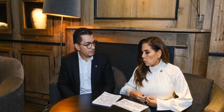 Confirman Mara Lezama y Eduardo Osuna, de BBVA, la realización de la Convención Bancaria 2026 en Quintana Roo