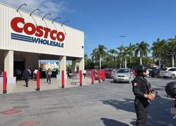 Reportan asalto con arma de fuego en estacionamiento de Costco en Cancún