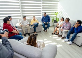 Autoridades y taxistas coordinan acciones para mejorar la movilidad en Tulum