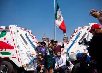 Con una inversión de 200 MDP, entrega Clara Brugada 50 camiones recolectores de residuos