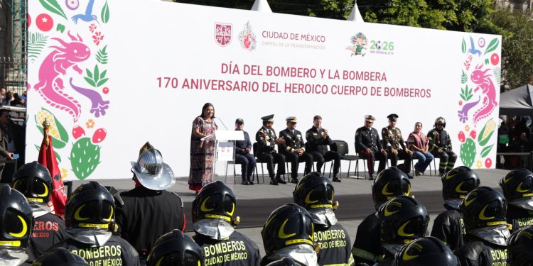 Clara Brugada reconoce historia del Heróico Cuerpo de Bomberos; reafirma su compromiso de fortalecer la institución