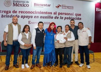 En emotivo evento, Layda Sansores, entregó reconocimientos a servidores de la nación por su labor humanitaria