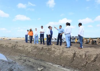 May y Octavio Romero supervisan avances de proyectos de vivienda en Centro