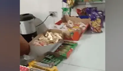 Denuncian venta de comida chatarra dentro de la Secundaria Técnica 43