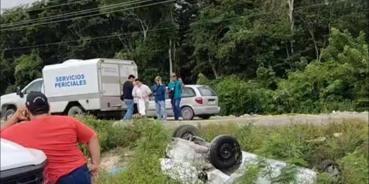 Fallece esposa de subdirector de Protección Civil de Playa del Carmen tras volcadura