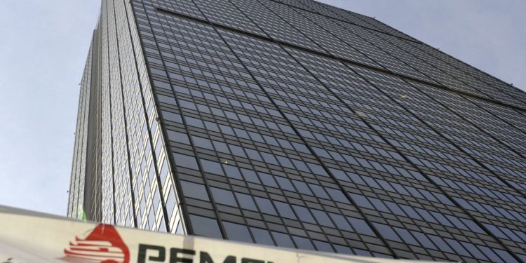 Pemex prepara regreso a la BMV con colocación de deuda por 31 mil 500 mdp