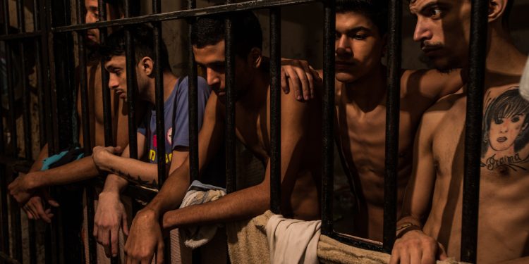 Peruano liberado denuncia tratos inhumanos en cárceles venezolanas