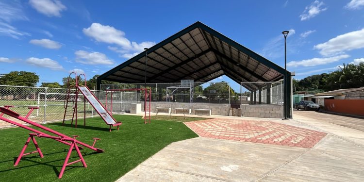 Concluyen rehabilitación de cancha y área infantil en Nohakal, Campeche