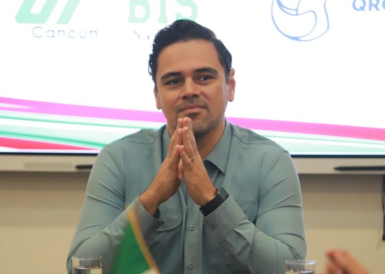 Sigue la campaña de Enrique Baños con dinero público, en su desesperada ambición de ocupar la candidatura en #IslaMujeres