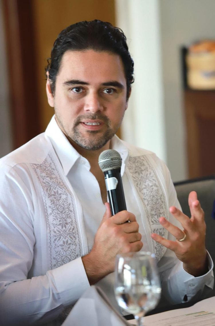 Sigue la campaña de Enrique Baños con dinero público, en su desesperada ambición de ocupar la candidatura en #IslaMujeres