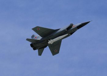 Rusia intensifica ofensiva aérea y utiliza misil hipersónico contra Ucrania