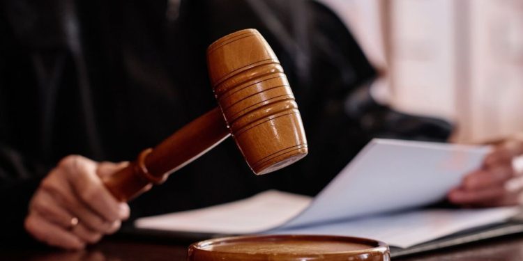 Sheinbaum revela millonarios sueldos y gastos de magistrados de la administración anterior