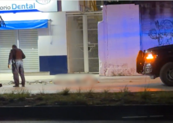 Ejecutan a mujer frente a farmacia Similares en Cancún; recibió al menos siete disparos