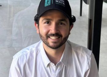 Milo Barrera un Junior haciendo negocios en nombre de la 4T, de línea, escuela y moral Prianista