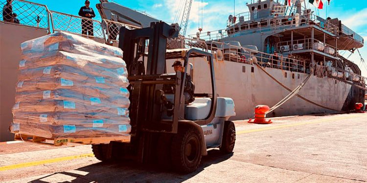 Organizaciones convocan acopio de alimentos y medicinas para Cuba en el Zócalo de CDMX