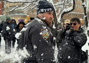 Termina en arresto enfrentamiento con bolas de nieve en parque de Nueva York