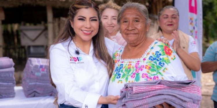 Entrega DIF Yucatán 1,600 cobertores en comunidades del interior por bajas temperaturas