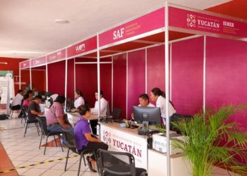 Ventanilla Única Estatal Móvil acerca más de 150 trámites a familias de Hoctún y la región