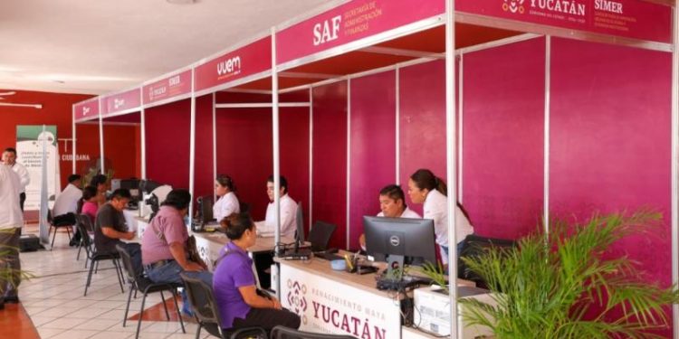 Ventanilla Única Estatal Móvil acerca más de 150 trámites a familias de Hoctún y la región
