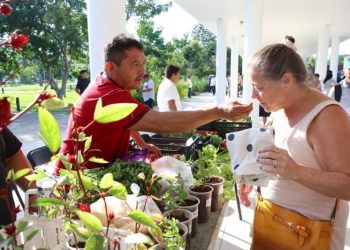 Regresa el Mercado Renacer del Campo Yucateco al Parque La Plancha