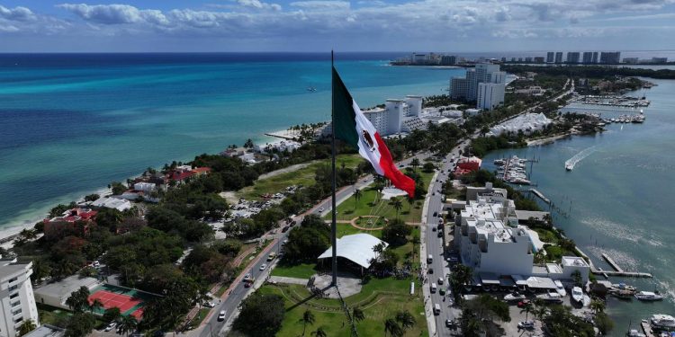 En el 205 aniversario del Día de la Bandera, Mara Lezama convoca a juventudes a fortalecer la cultura de paz y los valores cívicos