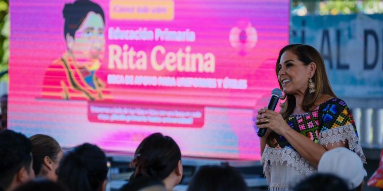 Encabeza Mara Lezama asamblea informativa de la beca “Rita Cetina” para estudiantes de primaria, en Cancún