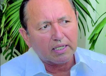 Nivardo entrega Lázaro Cardenas al crimen organizado, mientras la comunidad sangra, él recibe cuotas millonarias.