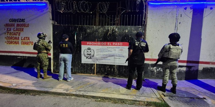 FGE rescata a 18 mujeres víctimas de trata en bar de Playa del Carmen