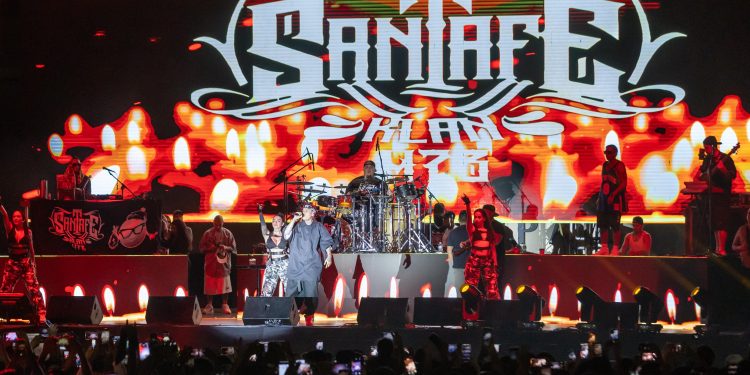 Más de 35 mil personas disfrutan histórico concierto de Santa Fe Klan en el Carnaval de Playa del Carmen 2026