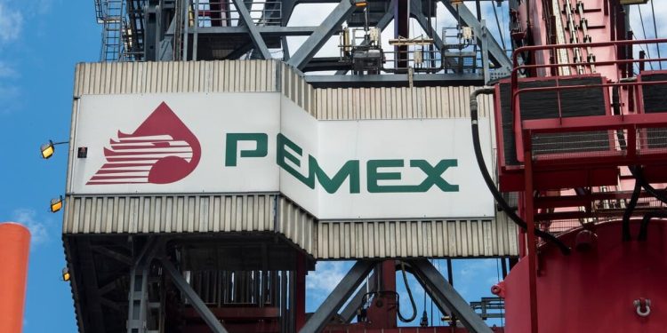 Pemex alcanza producción histórica de combustibles en 2025