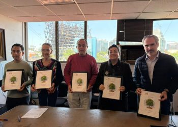 Firman Secretaría de Cultura de la Ciudad de México, Secretaría del Medio Ambiente y vecinos plan de manejo para el árbol “Eugenio”